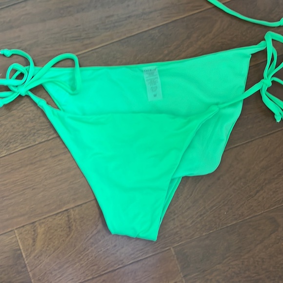 String Bikini - Picture 5 of 6